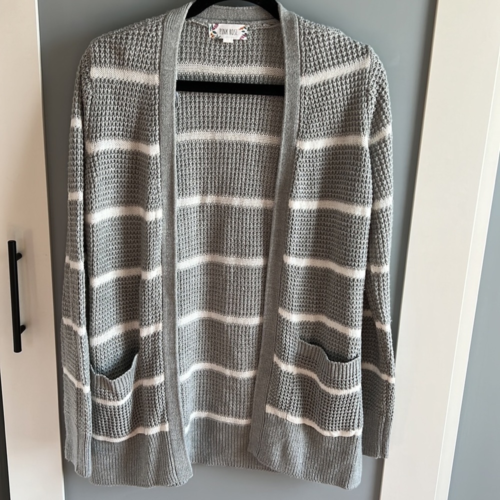 LIKE NEW gray and white striped open sweater. Size Medium
